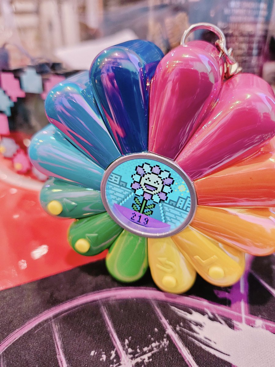 aestiria's tweet photo. 🌹 happy Valentine's Day from the current gaggle 💌

#tamagotchi #virtualpets #flowergowalk https://t.co/qrtwHYGg5f