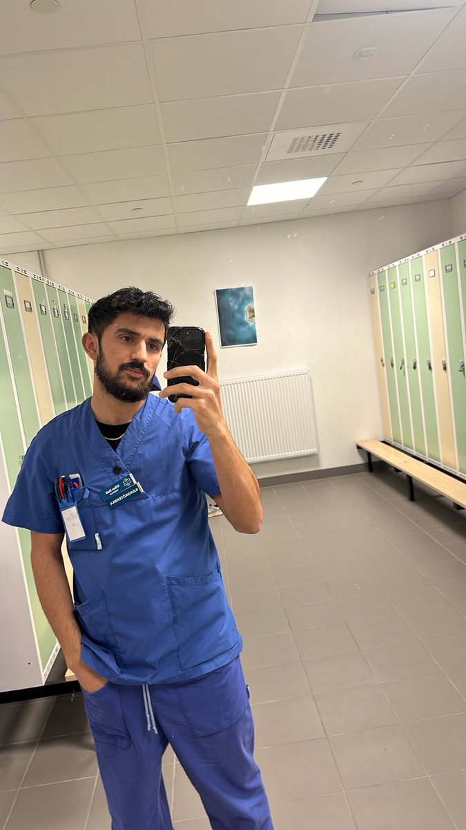 Williamkobani's tweet photo. Jag vårdar patienter med olika #cancer former. Det som gör mest ont är när personen i frågan är ung med barn och familj samt att vara medveten om obotlig slut. Samtidigt har jag oftast 9 patienter att ha hand om, det blir inte lika vård för alla, inte heller säker vård. #vården https://t.co/GGCPPazhIa