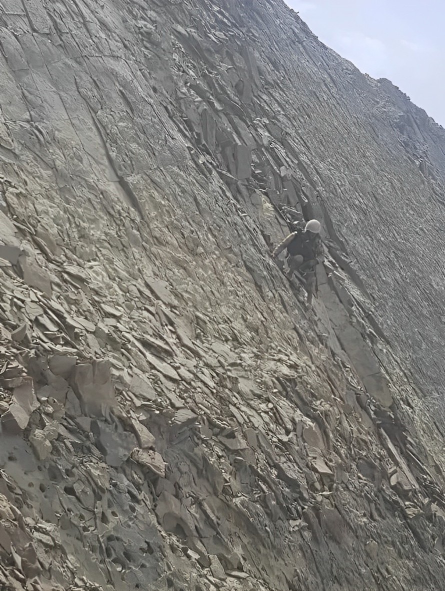 DI313_'s tweet photo. There is a reason Pakistan national animal is Markhor.
An operative from frontier corps Balochistan.
#GENKHAN https://t.co/Hcwn58nFgf