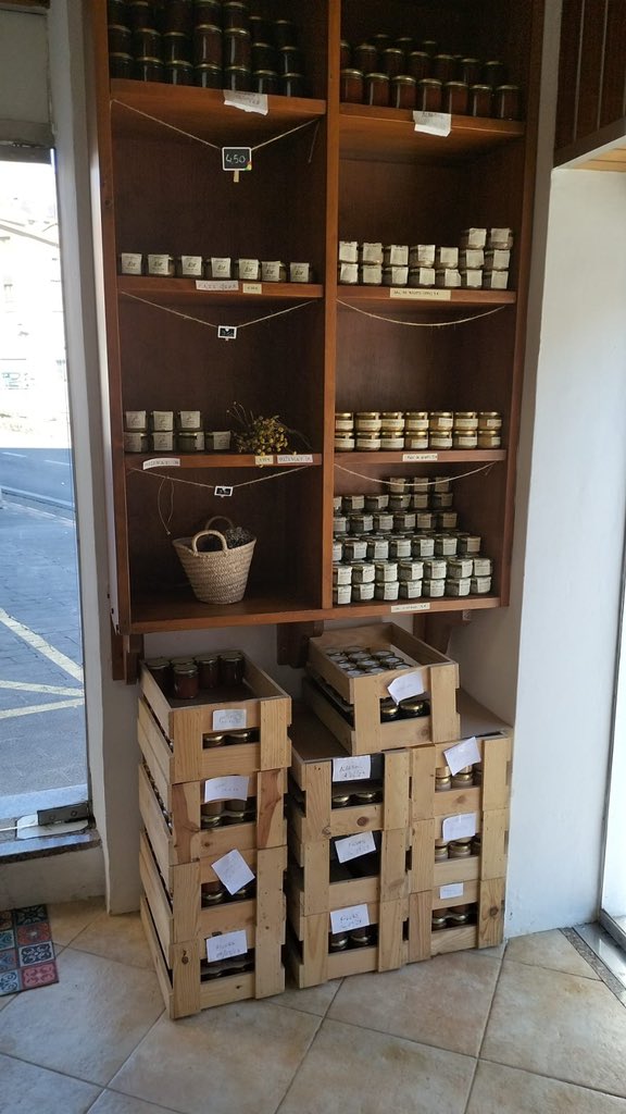 𝐓𝐑𝐀𝐒𝐏À𝐒 𝐀 𝐋𝐀 𝐏𝐎𝐁𝐋𝐀 𝐃𝐄 𝐋𝐈𝐋𝐋𝐄𝐓 

L'Aranyonet conserves artesanes és una empresa d'elaboració de conserves artesanes amb més de trenta anys de trajectòria 

𝐏er 𝐢𝐧𝐟𝐨𝐫𝐦𝐚𝐜𝐢ó 𝐩𝐨𝐝𝐞𝐮 𝐜𝐨𝐧𝐭𝐚𝐜𝐭𝐚𝐫 𝐚 aranyonet@aranyonet.com 
o 664446460