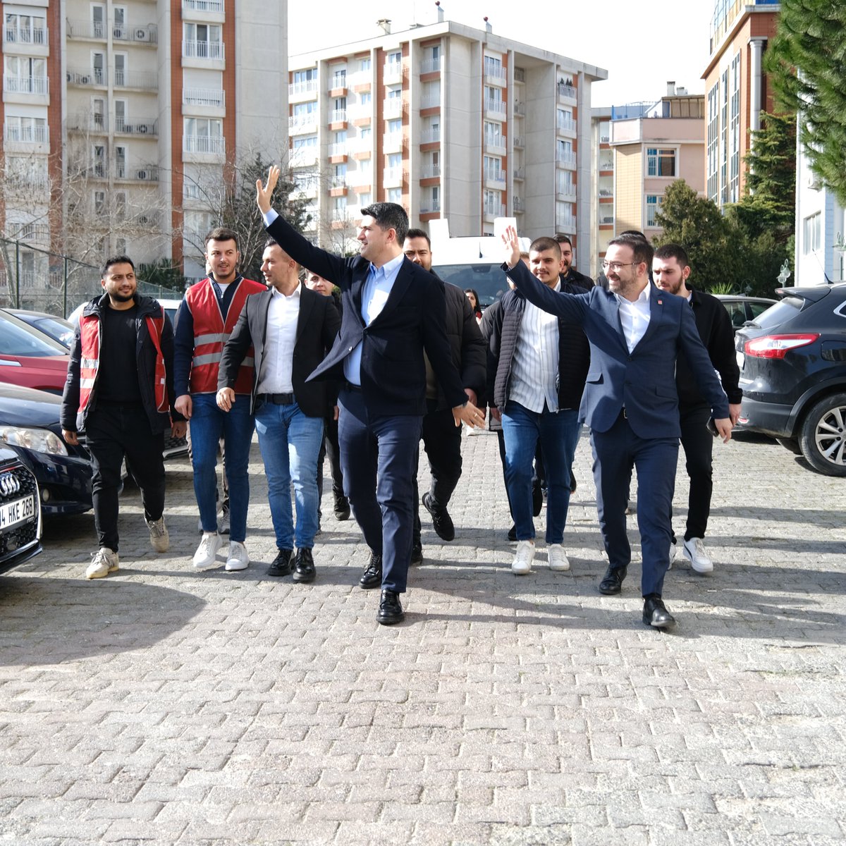 Yenişehir Mahallesi’nde Adıgüzel Sitesi sakinleri ile buluşarak, Ataşehir’in sorunlarını ve çözüm önerilerimizi konuştuk. 

#YeniliğinAdıgüzel