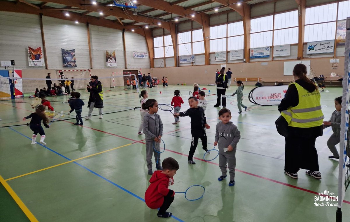 Sport en Éveil avec le @crosif 👭 Hier, à l'Île de loisirs de Vaires-Torcy, le CROS Île-de-France organisait une journée Sport en Éveil pour faire découvrir différents sports à des enfants de 3 à 8 ans 🏸🏉🤾 La LIFB était présente pour initier les plus jeunes au badminton 🤩