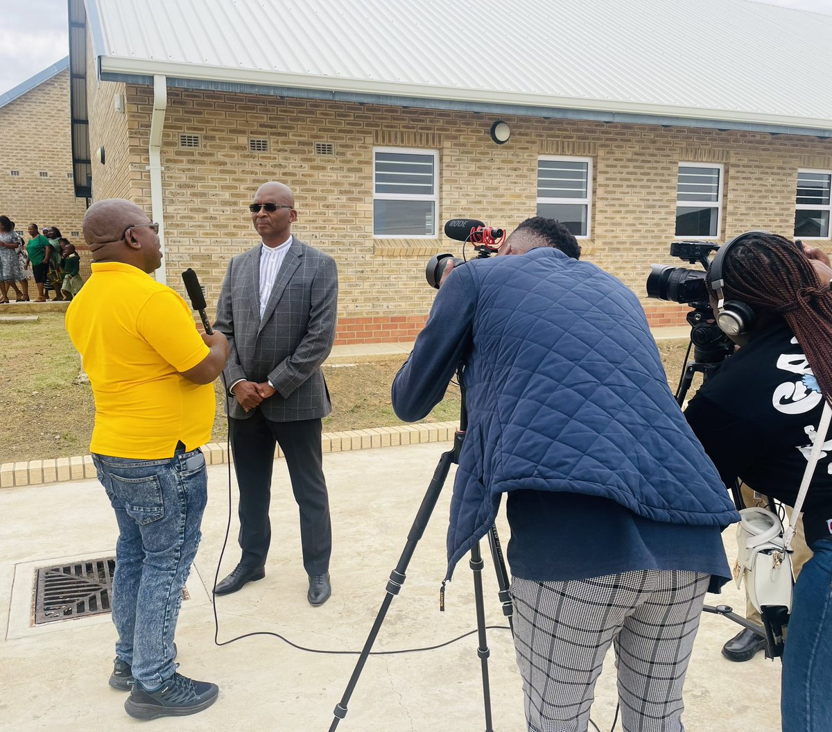 coegadevcorp's tweet image. [LIVE UPDATE]

MEC of Education, Hounarable Fundile Gade and Coega Executive Manager, Dr. Mabula during media interviews about the handover of the school.

#coegadevcorp #implementingagent  @ECDOEZA