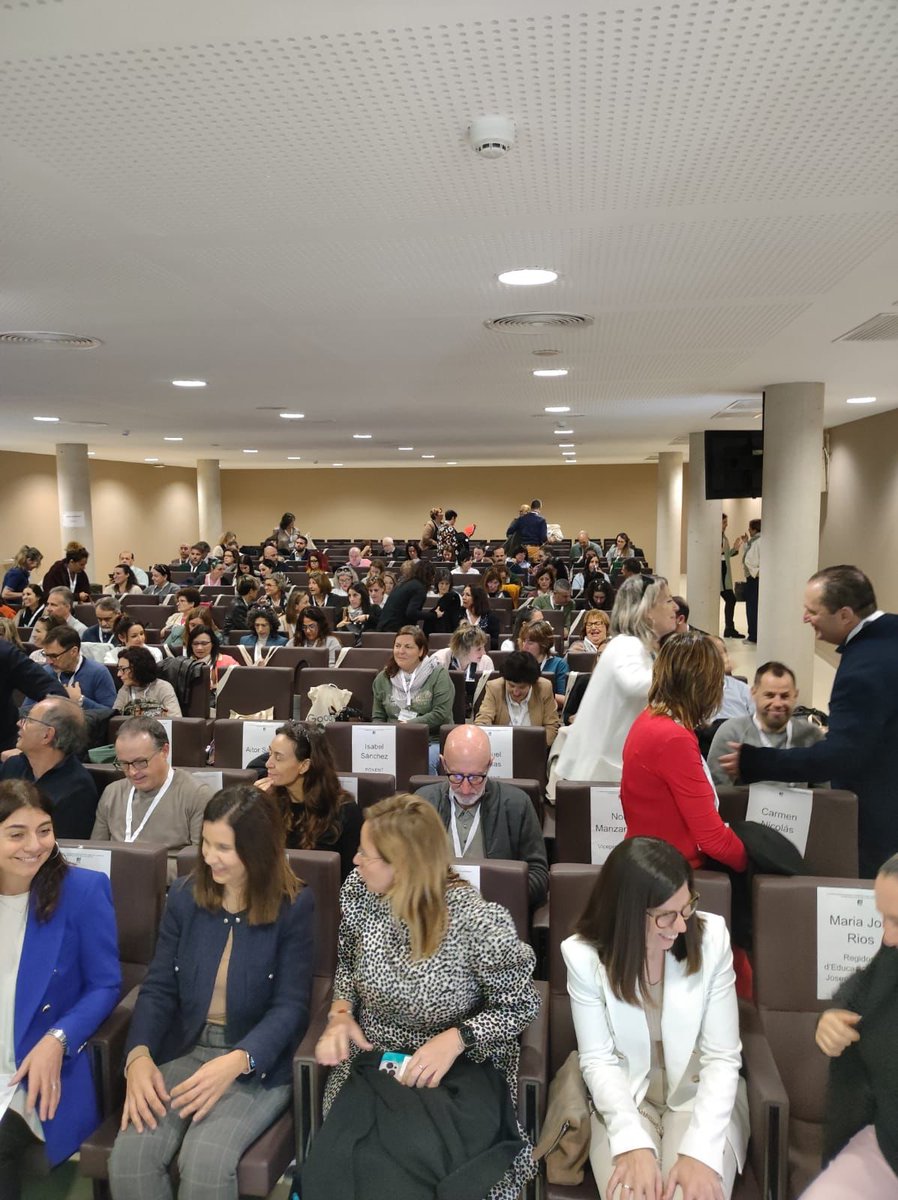 ADEIP-RM (Asociación de Directivos/as de Cenros públicos de la Región de Murcia) participando en el IV CONGRESO de Fedeip España que se celebra en Ibiza los días 15 y 16 de febrero. 👎👎👎👎👎👎