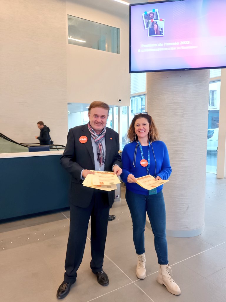 CfdtLbp's tweet photo. Tractages à Biome, ICV et Sèvres cette semaine et semaine prochaine. Nombreux échanges avec vos élus @CFDT sur cette "signature de compromis" autour d'une mesure collective en retrait de nos demandes mais d'avancées notamment sur la restauration (RIE et ticket resto) ! https://t.co/kqWD7RHKmX