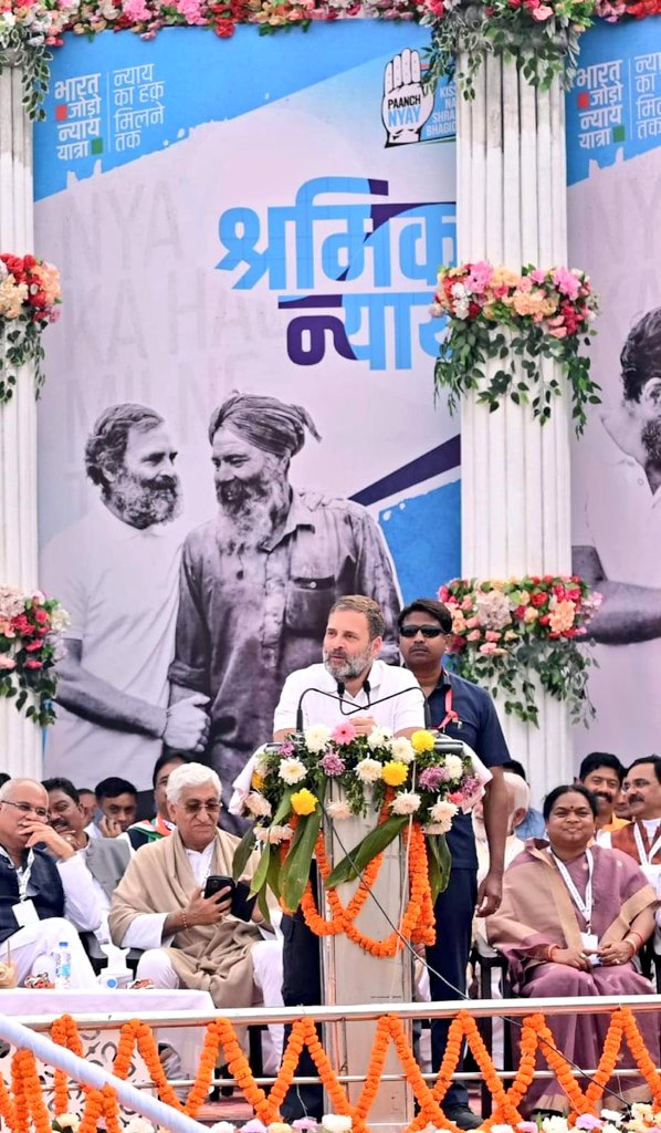 dwitendrMishr1's tweet photo. कलाकेन्द्र मैदान अंबिकापुर में #भारत_जोड़ो_न्याय_यात्रा पहुंची
जन सभा के दौरान जन नायक राहुल गांधी जी के साथ यादगार पल 

#BharatJodoNyayYatra
@RahulGandhi 
@TS_SinghDeo https://t.co/zNS17oFAJV