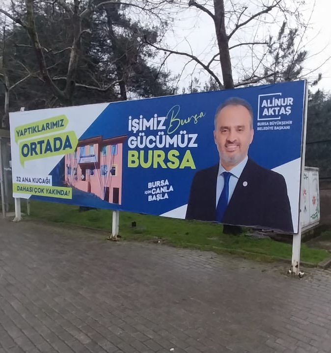 Önce icraatlarımıza "biz yaptık" diye çöktünüz

Sonra vadettiğimiz projelere "önce bizim aklımıza gelmişti" diye çöktünüz

Şimdi de kampanya sloganımıza çökmeye çalışıyorsunuz

Buyrun, <a href="/Alinuraktas70/">Alinur AKTAŞ</a> başkanımızın sloganı "İşimiz Gücümüz Bursa" tüm sokaklarda...

Çakma