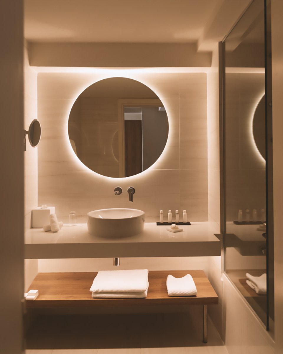 Where elegance meets comfort - experience the Grecian way of living in every luxurious detail of our Superior Studio with Sea View 🐚

bit.ly/3R232Dx

#GrecianSands #GrecianHotels #Cyprus #Vacation