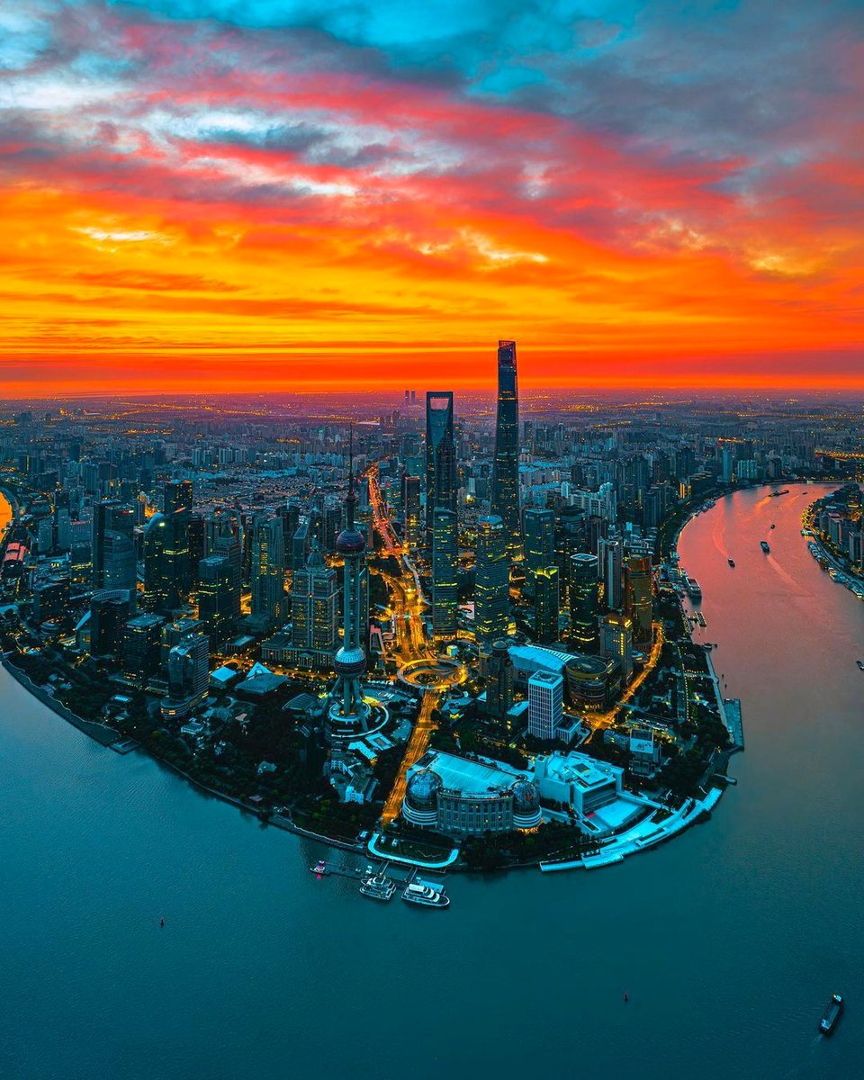 Good evening my friends. #sunsetphotography 
Shanghai