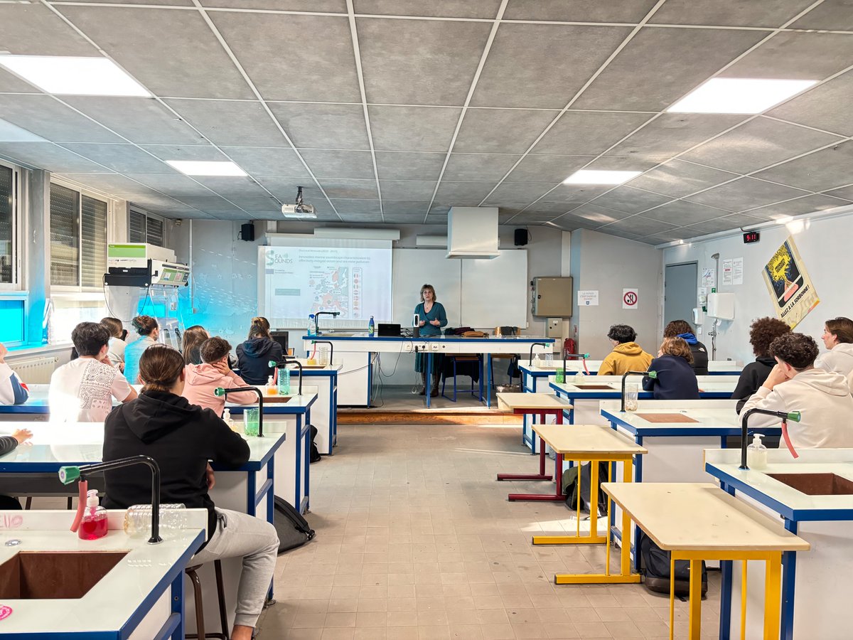 Nathalie Favretto-Cristini from @cnrs talked about noise pollution 🔊 and SEASOUNDS 🐋 with a high school class in Aubagne this morning 🏫🇫🇷

We thank the high school F. Joliot-Curie in Aubagne and the professor Mrs. Junio Caracachian.

#HorizonEurope #MSCA #DoctoralNetworks