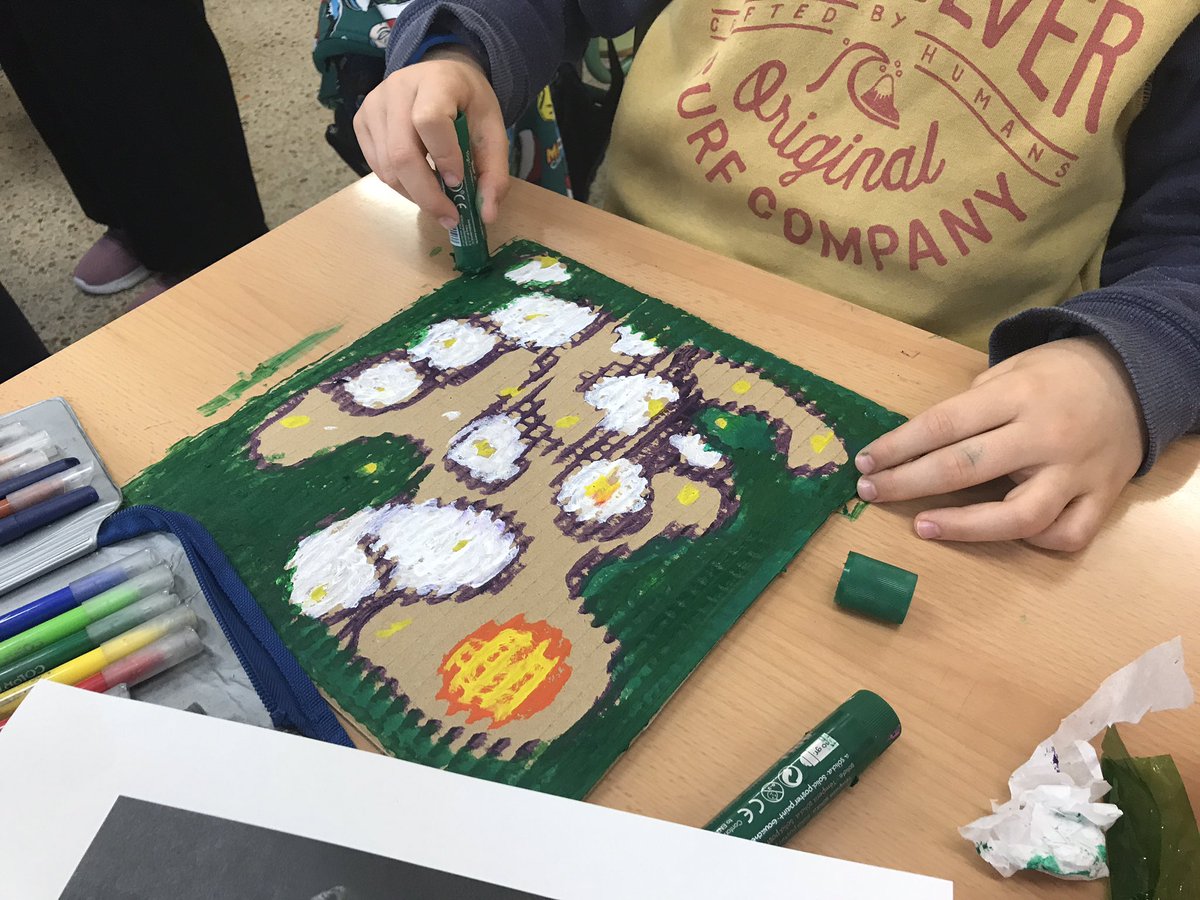 lafarigoladeval's tweet photo. Els grecs i les gregues de 4t gaudim d’un taller plàstic en col•laboració amb el #casalinfantildelcoll . A partir d’una foto d’una referent femenina fem un treball de #coeducacio i #gènere. Ben aviat es podrà gaudir de l’exposició! https://t.co/BiOZE2gwMg