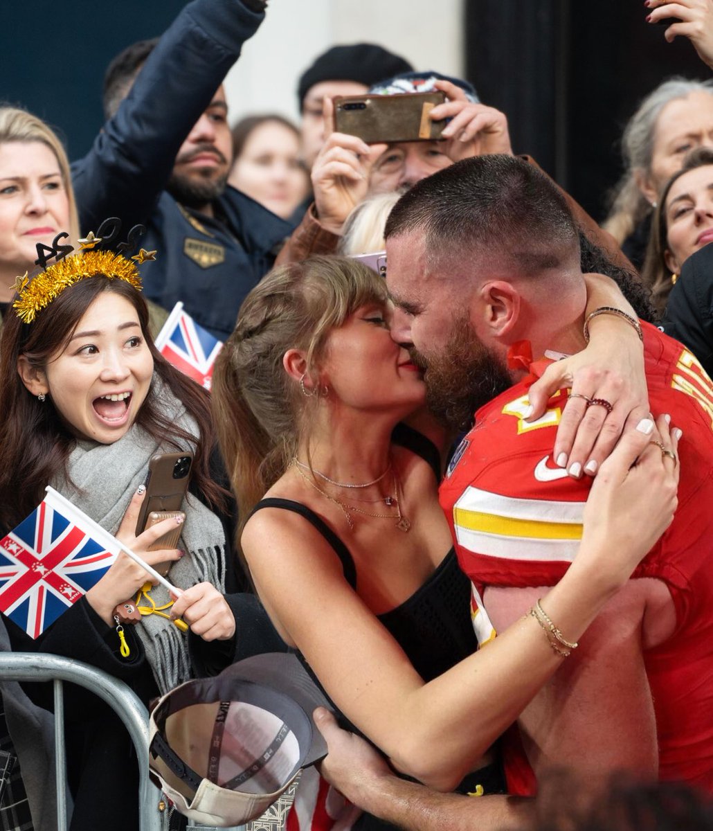 We hope you all had a lovely Valentine’s Day!! 🌹 Campaign to get @taylorswift13 & @tkelce at our next parade! Who is with us?? 👀 #lnydp #lnydp2024 #Valentines2024 #valentines #lnydp2025 #TaylorSwift @tkelce #SuperBowl