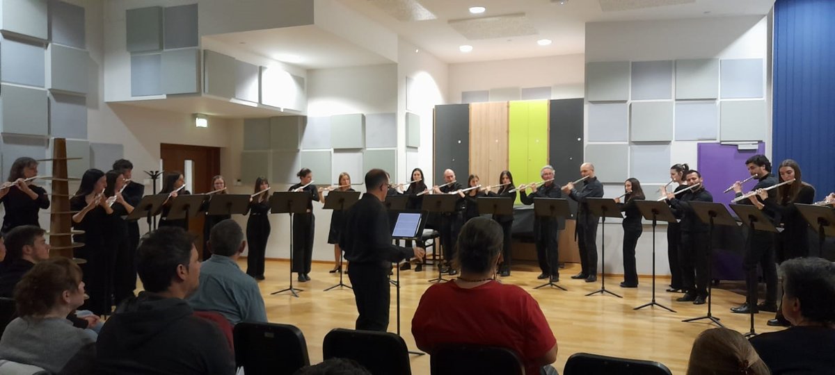 AjCaldesMontbui's tweet photo. 🎼 Fruit de l’intercanvi musical de #Flaustaff amb l’orquestra Zagreb Flute Ensemble, l’orquestra de flautes calderina ha ofert dos concerts a Croàcia aquest cap de setmana
👉 La formació croata actuarà a Caldes properament
➡️ https://t.co/dx9VdR18na https://t.co/bh7TnIIvBf