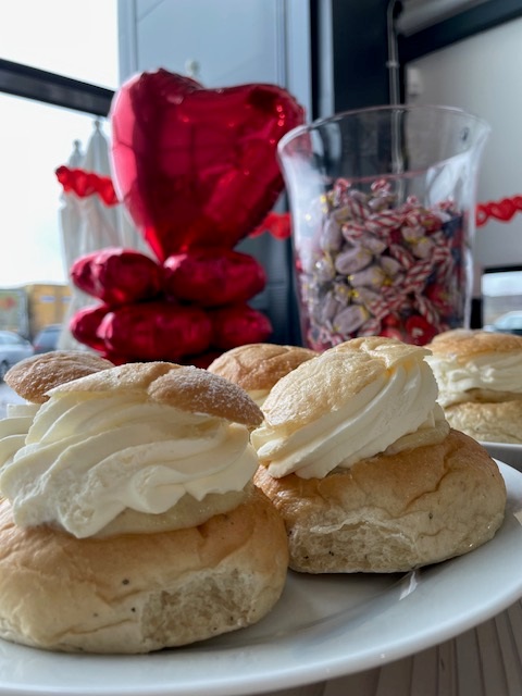 The festive spirit took hold of Valentine's Day and Chinese New Year!
From Sweden to China, via France, India and Singapore, <a href="/Linxens/">Linxens</a> teams feasted on traditional Chinese dishes and embraced the spirit of love and friendship with sweet treats.