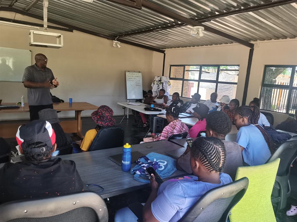 Financial Literacy with OldMutual on the money Mulderdrift <a href="/Siyafunda_ctc/">SIYAFUNDA CTC</a> #SiyafundaCTC #Agenda2063  #GrowingGautengTogether