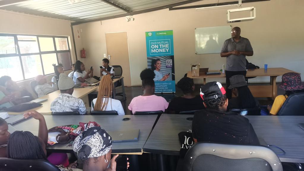 mustafm's tweet photo. Financial Literacy with OldMutual on the money Mulderdrift @Siyafunda_ctc #SiyafundaCTC #Agenda2063  #GrowingGautengTogether https://t.co/G5j5tuSghD
