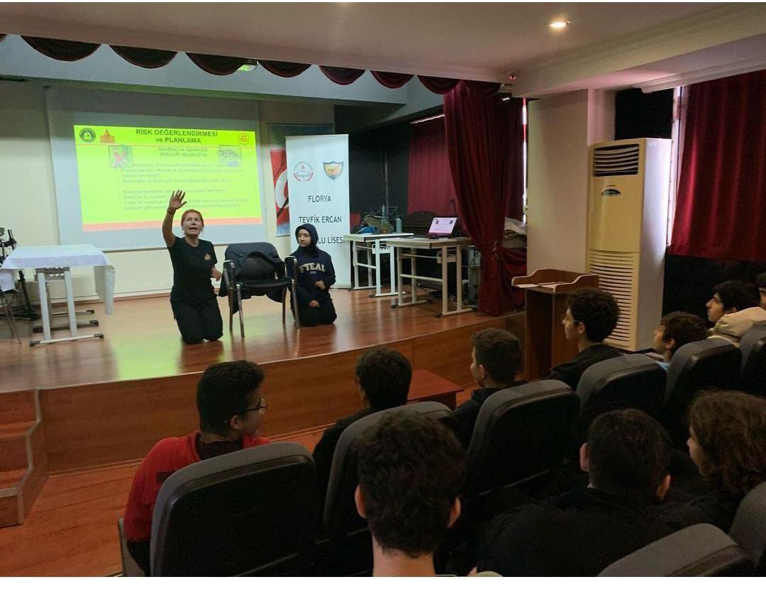Florya Tevfik Ercan Anadolu Lisesi (@florya_teal) on Twitter photo MAG AME/SAR eğitimeni Nilüfer Kurt tarafından tüm 9.sınıf öğrencilerimize #TemelAfetBilinciEğitimi verildi. <a href="/karzuoglu/">Kürşat ARZUOĞLU</a> <a href="/ymzarslan/">Yılmaz Arslan</a> MAG AME/SAR eğitimeni Nilüfer Kurt tarafından tüm 9.sınıf öğrencilerimize #TemelAfetBilinciEğitimi verildi. <a href="/karzuoglu/">Kürşat ARZUOĞLU</a> <a href="/ymzarslan/">Yılmaz Arslan</a>