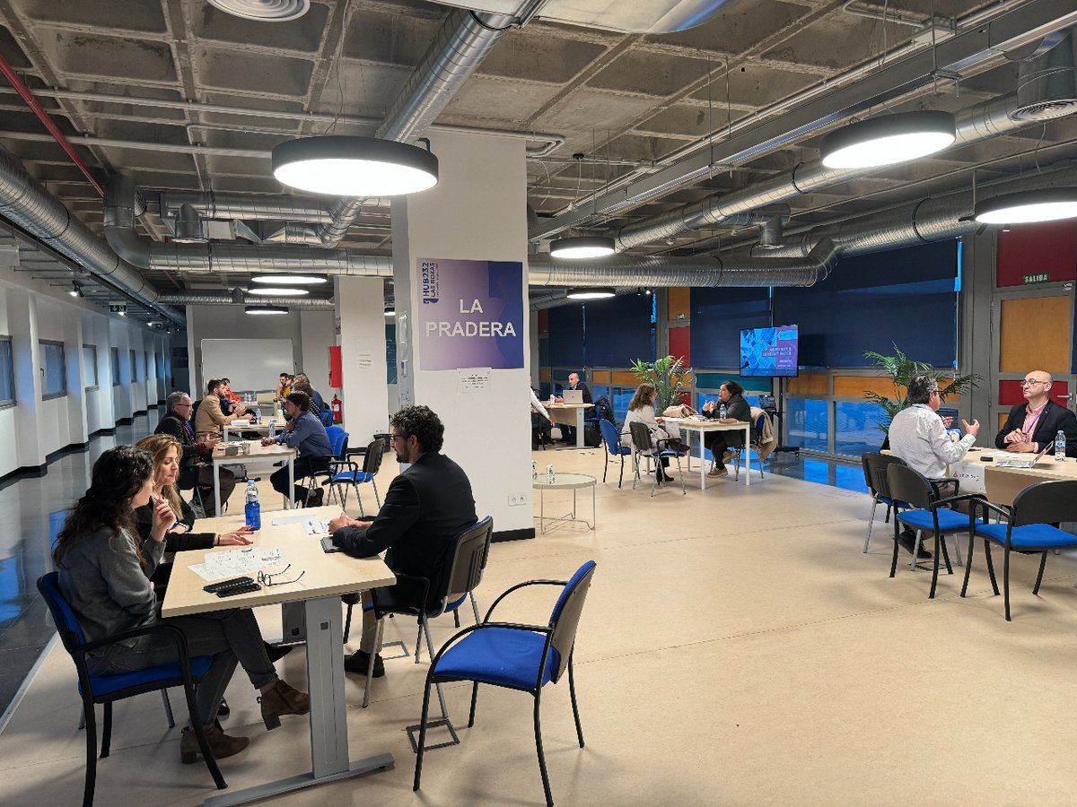 LasRozasNext's tweet photo. ➡️¡Ayer fue el evento University &amp; Company Match en el HUB 232!

🤝Empresas, spin-offs, startups y grupos de investigación se reunieron para buscar soluciones innovadoras de la temática Inteligencia Artificial.

#University&amp;CompanyMatch #InnovaciónAbierta #LasRozas #Hub232 https://t.co/XM0GmsR46b