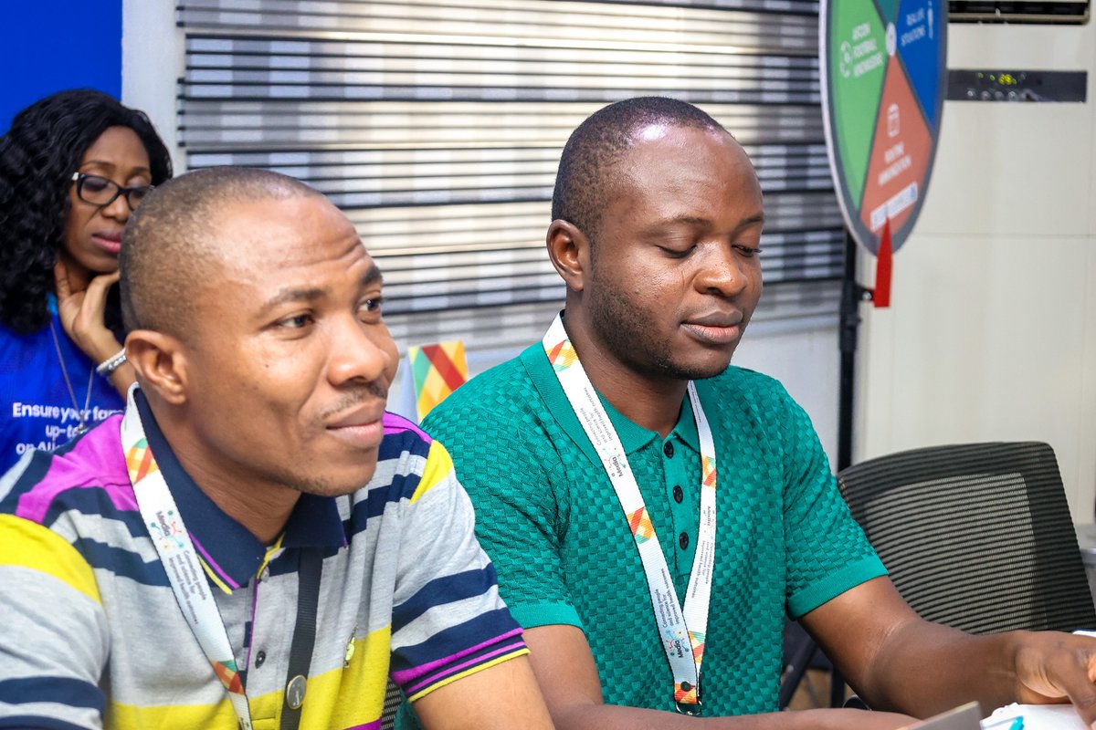 Media_eis's tweet photo. The Media-EIS Fellowship's in-person training for Track 2 (Social and Behaviour Change and Risk Communication) progresses into Day 4, enriching fellows with advanced insights. 
#MediaEIS #FellowshipLearning #Day4Highlights #SBC https://t.co/SPqMQwzn8u