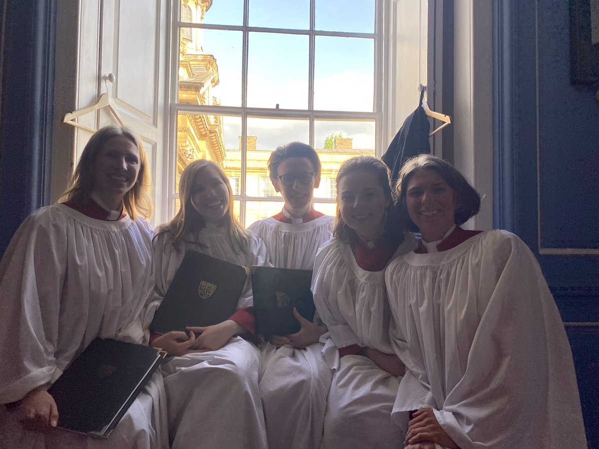 Today is the deadline for applications for Choral Awards. Emmanuel offer-holders who love to sing are encouraged to apply! So many graduates tell us that singing in the choir was one of their best experiences at university! Details: cmp.cam.ac.uk/choral-awards/ @CamChoralAwards