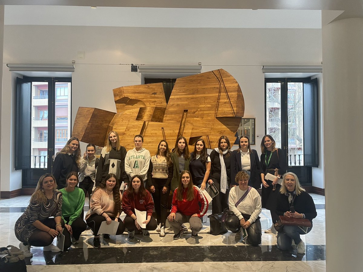 UPV/EHUko Gizarte Langintzako ikasleak Legebiltzarrean egon dira, Haur eta nerabeen lege berriaren onarpenean. 
<a href="/gzrt_lan_harrem/">Lan Harreman eta Gizarte Langintza Fakultatea</a> 
<a href="/glUPV_EHUts/">GIZARTE LANGINTZA UPV/EHU Trabajo social</a>