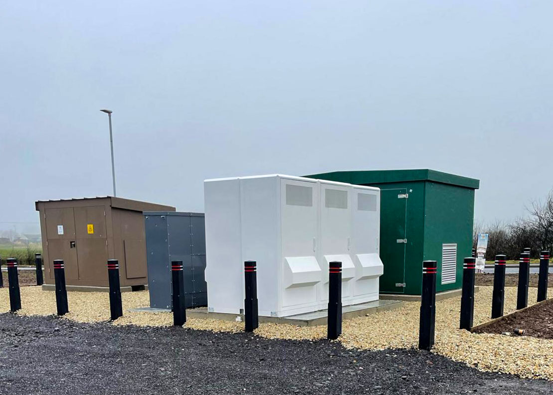 nievowners's tweet photo. Delighted to attend this morning's official switch on of Ionity's first DC Ultra-Rapid charging hub in NI. 6 x CCS now open to the public outside Toome

#EVANI #Ionity #evcharging #northernireland #NI #Toome #Toomebridge https://t.co/sQOcJDoTYq
