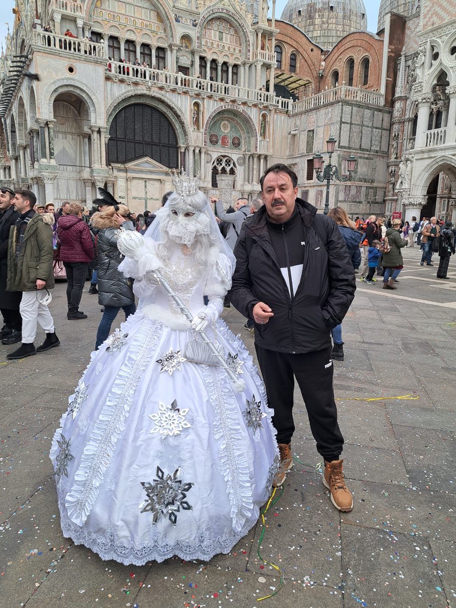 SorinValentinSS's tweet photo. Carnavalul de la Veneția... https://t.co/HaiF9EUgoF