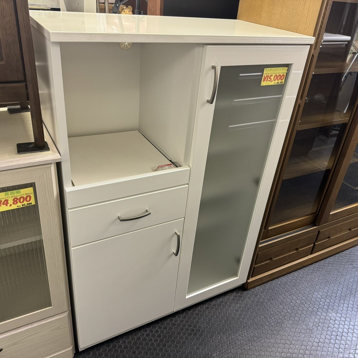 GP_shinmaruko's tweet image. 本日商品入荷情報 
Product arrival information

キッチンカウンター
kitchen counter
W 80cm×D 41cm×H 115cm 

配達もできます！
deliver OK!

#キッチンカウンター 
#ニトリ 
#KitchenCounter 
#キッチン収納 
#不用品買取 
#リサイクルショップ 
#新丸子 
#武蔵小杉