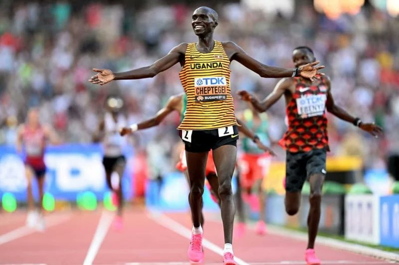 MarcBroere's tweet photo. Dit weekend reizen we af naar Kapchorwa om een van de grootste helden van Oeganda te ontmoeten: Joshua Cheptegei, wereld-en olympisch kampioen en wereldrecordhouder. We gaan het met hem hebben over wat hij terugdoet voor zijn gemeenschap middels zijn Joshua Cheptegei Foundation. https://t.co/yf3NrptjG3