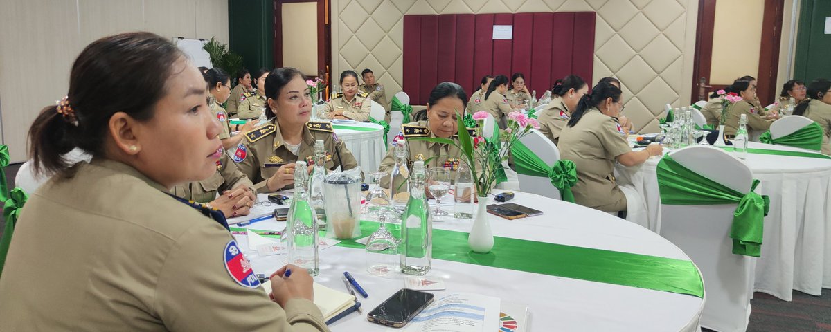 At today's dialogue for women in the #Cambodia national #Police @SuchayaSEA asked the audience a simple, yet meaningful question: Why is it important to have #women in law enforcement ❓ Drop your views below 👇 #Gender #equality