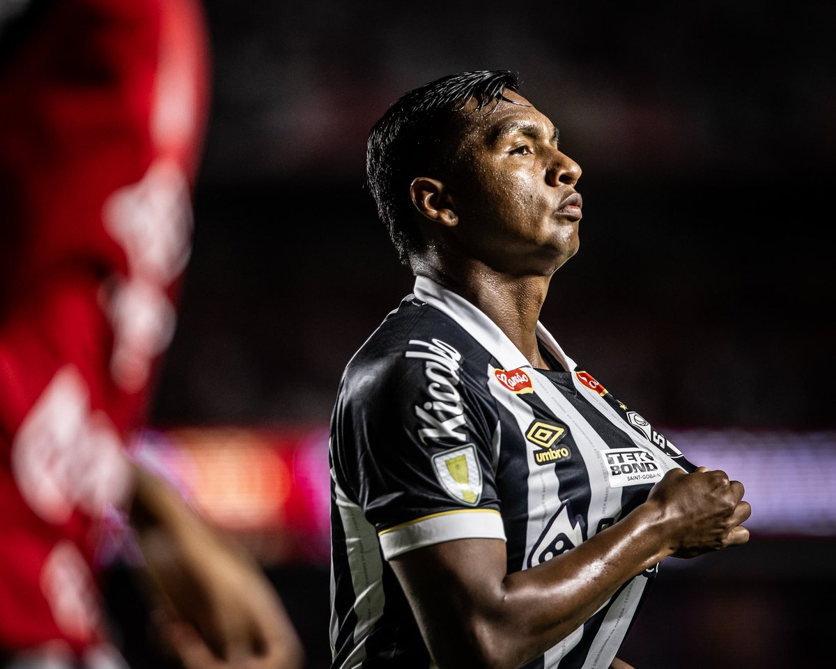 EL ÉXITO NO LLEGA POR CASUALIDAD, es trabajo duro , perseverancia, aprendizaje, sacrificio y sobre todo, amor por lo que haces 👌💪🏾🐃🇨🇴⚽️ VAMOS <a href="/SantosFC/">Santos FC</a>