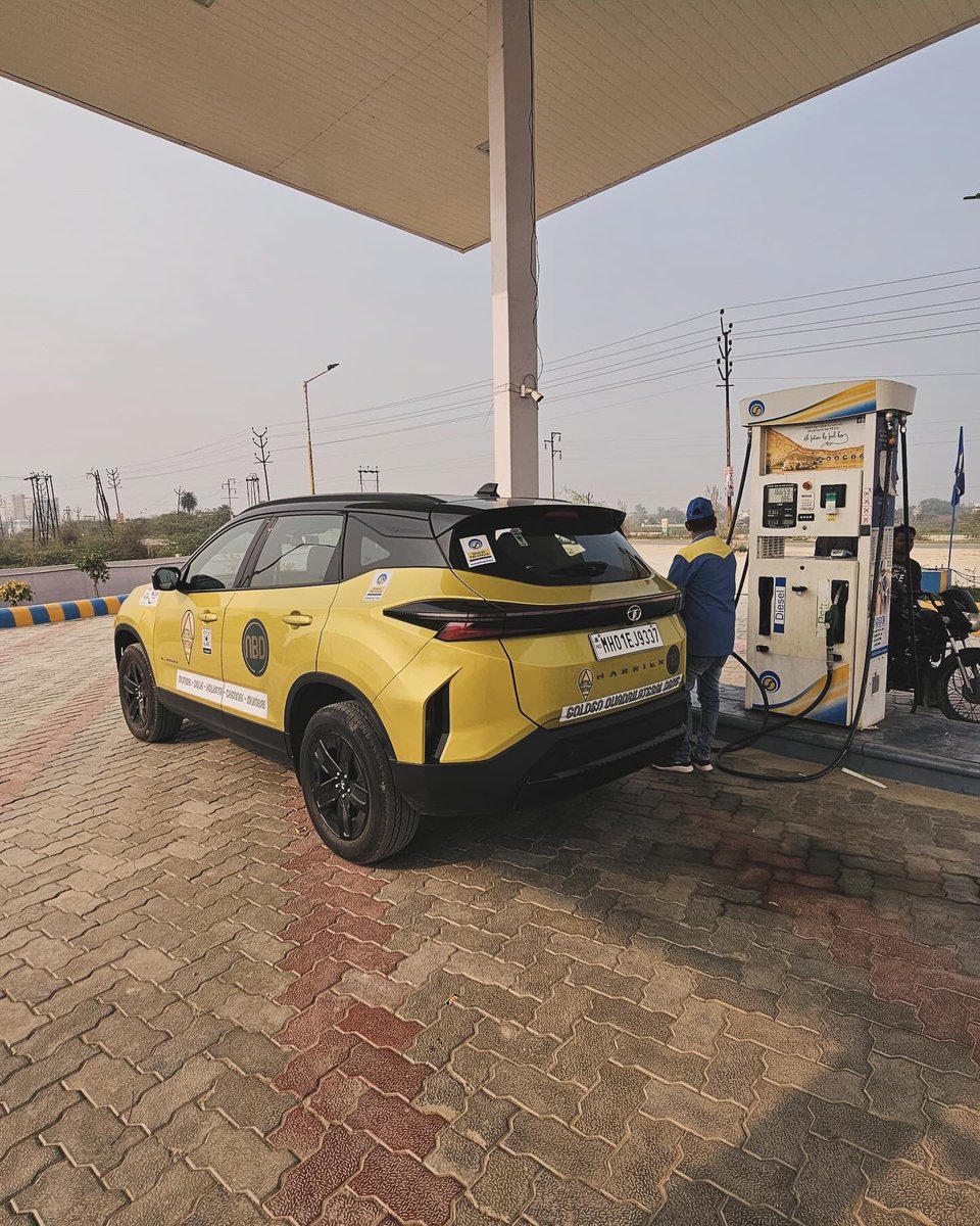 NBDrives's tweet photo. Day 4 of #AtalYatra - At @bpclimited petrol pump entering Kanpur city. 
.
.
#bpcl #roadtrip #roadtripthings #petrolpump #nbdrives https://t.co/jDt4LPTf6x