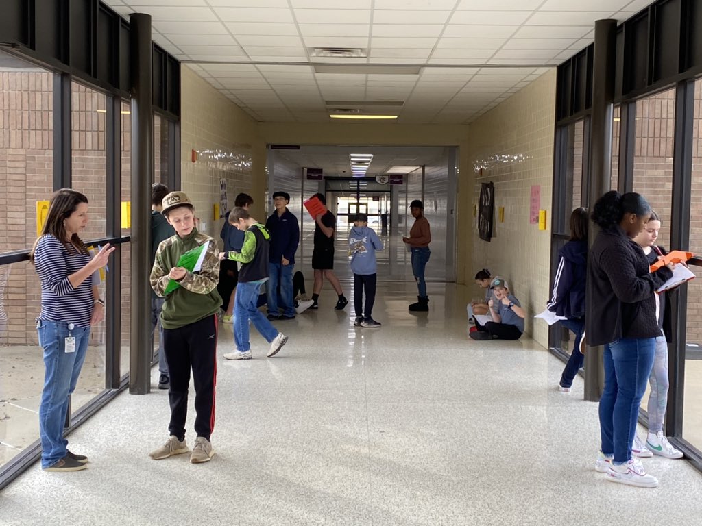 What do students do in the halls @HallsvilleISD in @HallsvilleJH? Math of course!! @CiaHallsville @CFarrellHISD