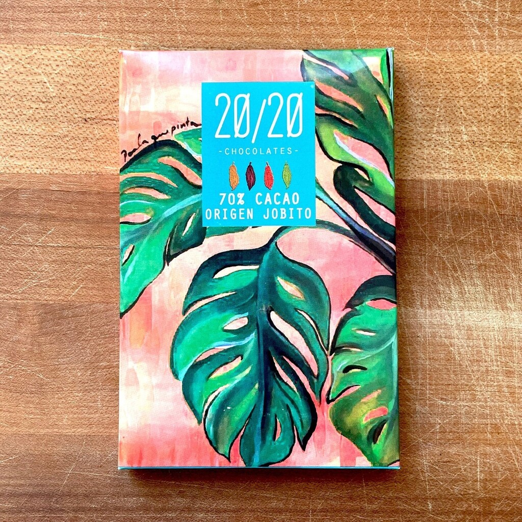 20/20 70% Jobito starts with smokey notes evocative of mezcal or chipotles. I get a distinct BBQ sauce like flavor once the more acidic notes kick in. There's a hint of honey and strawberries as well. The melt is thick and creamy. It has a fine grain and… instagr.am/p/C3X8IgDtl5y/