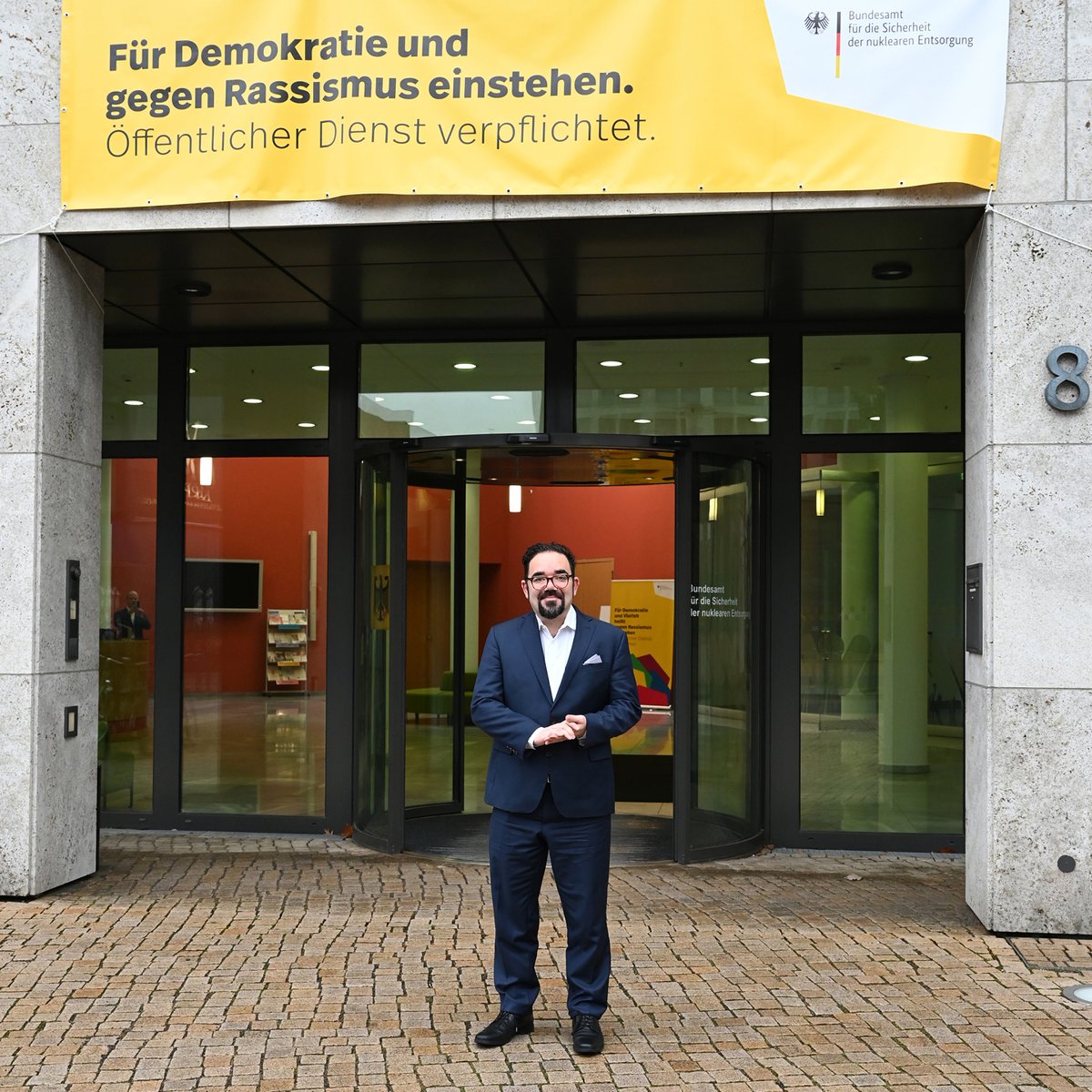 Bundesamt f.d. Sicherheit der nuklearen Entsorgung (@base_bund) on Twitter photo <a href="/ChrisKuehn_mdb/">Chris Kühn</a> ist heute als neuer BASE-Präsident gestartet. Zuvor war er Parlamentarischer Staatssekretär im @BMUV
Er folgt auf Wolfram König, der Ende Januar in den Ruhestand ging.
base.bund.de/DE/base/bundes… <a href="/ChrisKuehn_mdb/">Chris Kühn</a> ist heute als neuer BASE-Präsident gestartet. Zuvor war er Parlamentarischer Staatssekretär im @BMUV
Er folgt auf Wolfram König, der Ende Januar in den Ruhestand ging.
base.bund.de/DE/base/bundes…