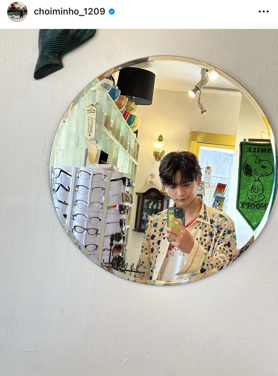 swojkmt92's tweet photo. #港川ステイツサイドタウン の中にある、ミノのインスタにも載っている #AMERICANWAVE という雑貨屋さん🧸
「ミノが撮ってた鏡だ!」とテンションぶち上げ🪞
店員さんが「何かお探しですか?」と聞いてくれて、シャヲルだと伝えるとキーくんが買ったというキーホルダーを教えてくれて、優しすぎて泣く🥹 https://t.co/Ahps9fXT5i