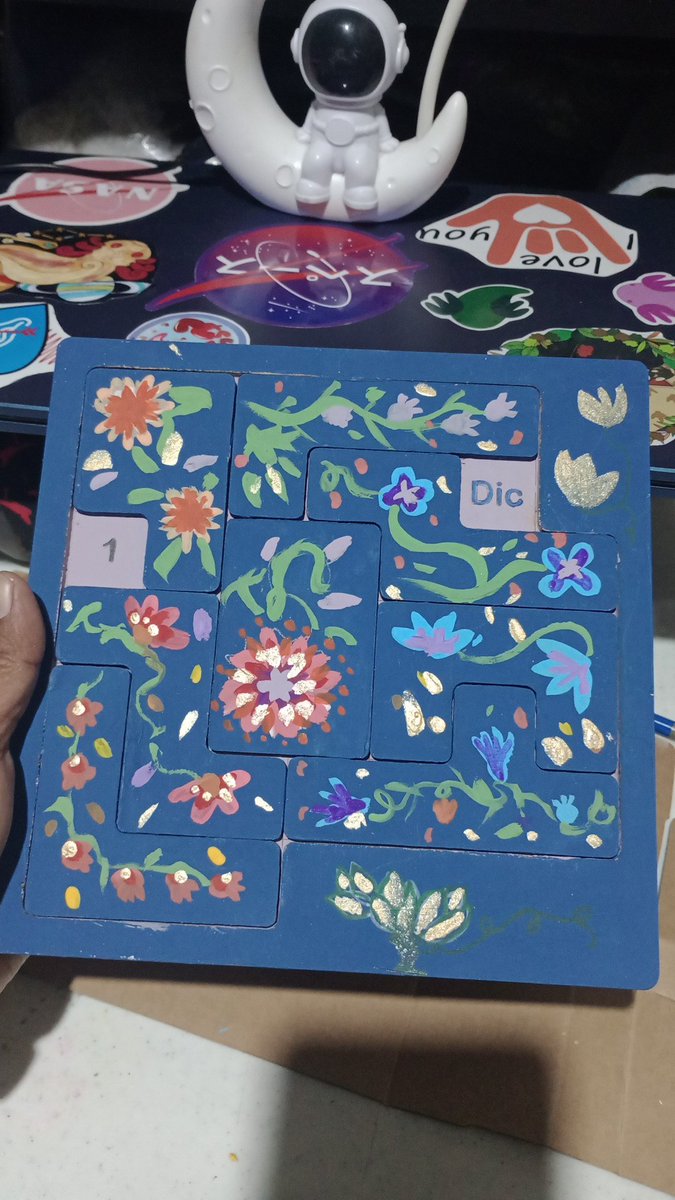 Astraxolotlgirl's tweet image. 😅 ya se me acabaron los calendario rompecabezas /lógico /matemático . Alguien va querer para aventarme otra tanda con temáticas , de que temática sería bueno 🤔 #ciencia #logica #combinatoria #juego #ludico