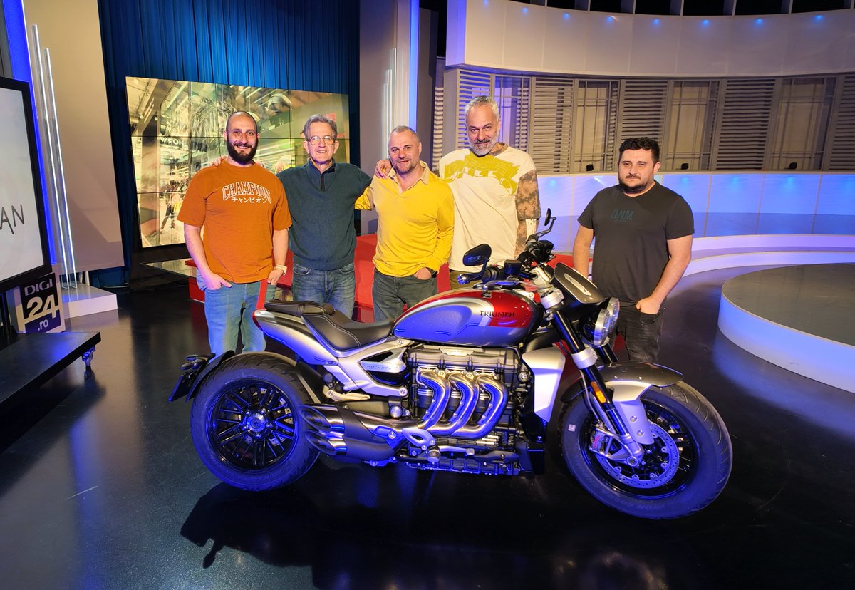 TiberiuTroia's tweet photo. În ciclul prezentărilor de iarnă, sâmbătă 17 februarie puteți vedea în emisiunea La Volan, fantastica motocicletă Triumph Rocket 3, filmată în studio împreună cu echipa de la Digi.
#Triumph #TriumphRomania #TriumphRocket3 #Rocket3 #ForTheRide #Motoboom #PovestiCuMotoare https://t.co/AheumenGjH