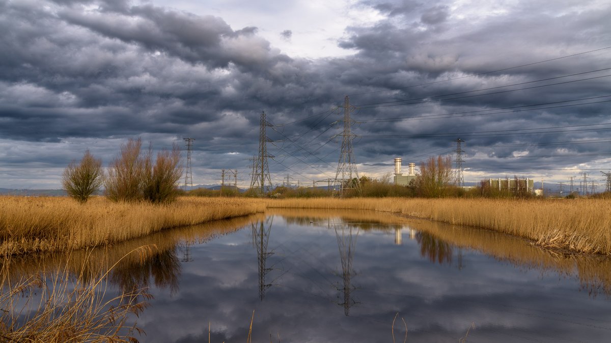 CharlieHPhoto's tweet photo. A dramatic sky over Newport Wetlands early this morning, lucky the rain held off. @RSPBNewport @WalesOnline @visitwales @ItsYourWales @NewportOnline https://t.co/NjiyHalI7L