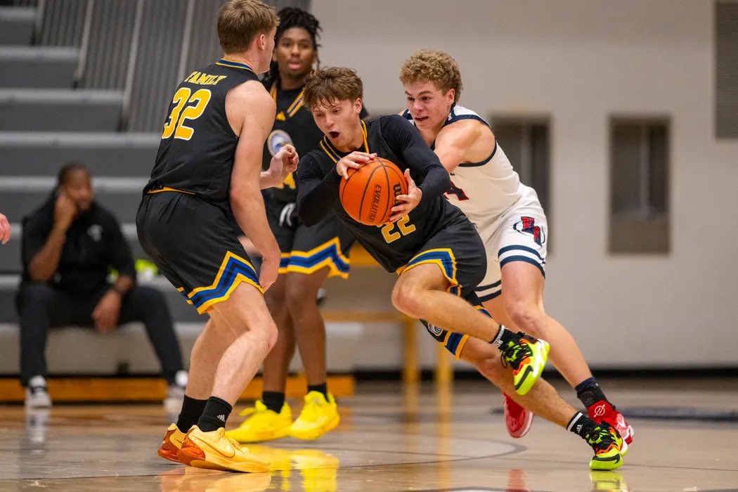 kylesokeland's tweet photo. Evansville Christian has progressively improved every year since restarting the program. But last March was a turning point. On the No. 1 Eagles:
https://t.co/SVrHNvUq3X https://t.co/xCBJs9Wr3C