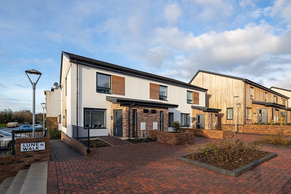 Elrond Burrell (he/him) (@elrondburrell) on Twitter photo Lune Valley Community Land Trust (CLT) and South Lakes Housing have completed a new development of 20 Passivhaus-standard homes in Halton, Lancaster, designed by <a href="/johngilbertarch/">JohnGilbertArchitect</a> 🏴 ✅
#passivhaus #passivehouse #housing
buff.ly/3UKa3MD Lune Valley Community Land Trust (CLT) and South Lakes Housing have completed a new development of 20 Passivhaus-standard homes in Halton, Lancaster, designed by <a href="/johngilbertarch/">JohnGilbertArchitect</a> 🏴 ✅
#passivhaus #passivehouse #housing
buff.ly/3UKa3MD