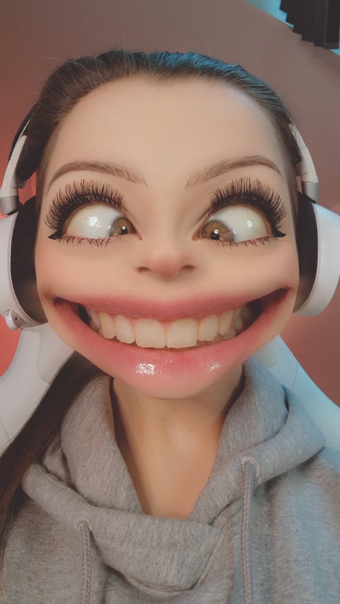 PoopyG with friends 

twitch.tv/lillithy 
😎💅
#pubgpartner #PUBG