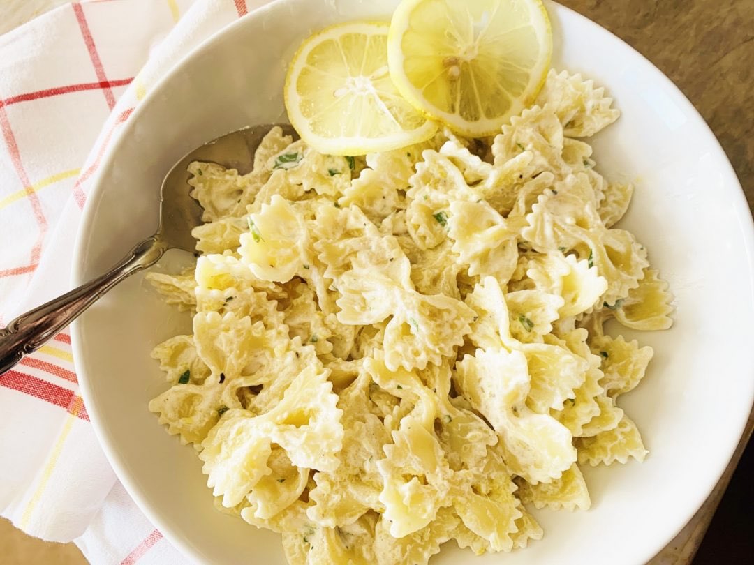 genabellrecipes's tweet photo. Lemony Ricotta Bow-Tie Pasta! It’s delicious comfort food in minutes.
https://t.co/tkcisVRTAy
#RecipeOfTheDay #lemonzest #pastanight #onepotrecipe #comfortfood https://t.co/UWZoojhMSX