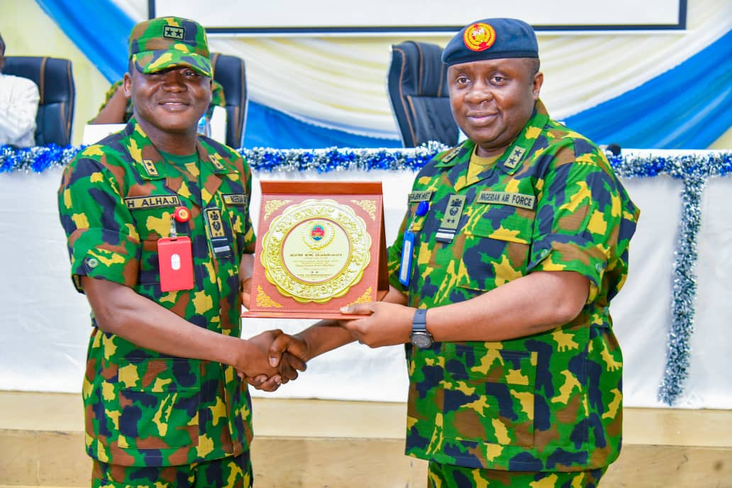 Ek_Gabkwet's tweet photo. Receiving a memento from the Comdt @ForcesAnd84735,  Jaji-Kaduna, AVM Hassan Alhaji earlier in the week after moderating a paper on New Media and Air Operations during the Air Operations Symposium of the Dept of Air Warfare. https://t.co/7wMoAQ3tb4