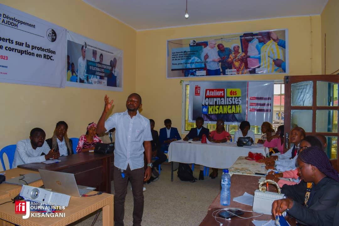 Mukendi1er's tweet photo. Écriture web ✔️, Sécurité des journalistes aux environnements hostiles ✔️, Sûreté et sécurité numérique ✔️. Nous avons fini ce jeudi 15 février les 1ers ateliers des Journalistes de Kisangani initiés par le @CRFIKIS. #Tozokola #freestanys 
@AmbaFranceRDC @RFIAfrique @Tresor_k https://t.co/qlbXktnJiD