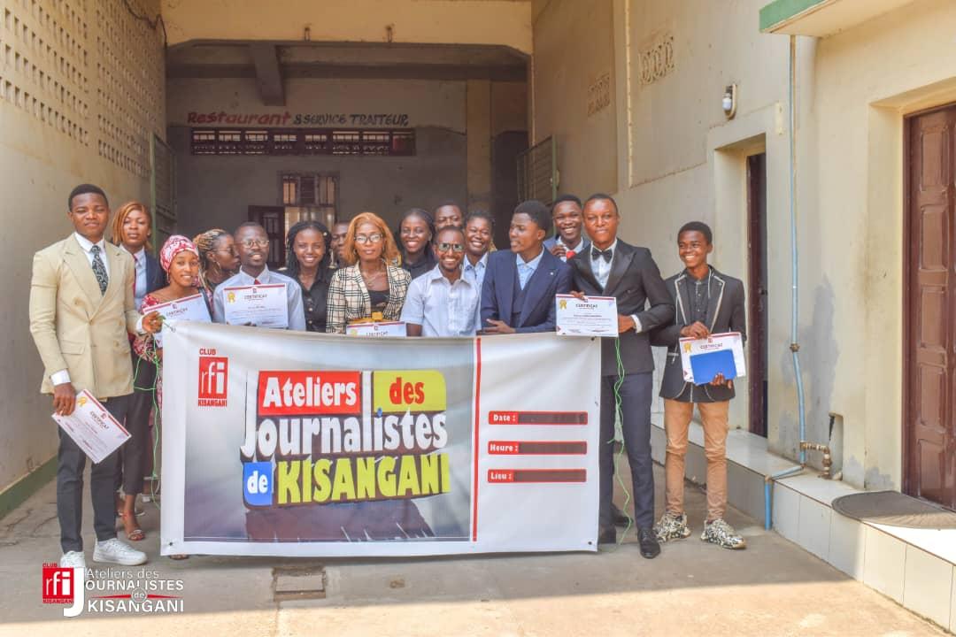 Mukendi1er's tweet photo. Écriture web ✔️, Sécurité des journalistes aux environnements hostiles ✔️, Sûreté et sécurité numérique ✔️. Nous avons fini ce jeudi 15 février les 1ers ateliers des Journalistes de Kisangani initiés par le @CRFIKIS. #Tozokola #freestanys 
@AmbaFranceRDC @RFIAfrique @Tresor_k https://t.co/qlbXktnJiD