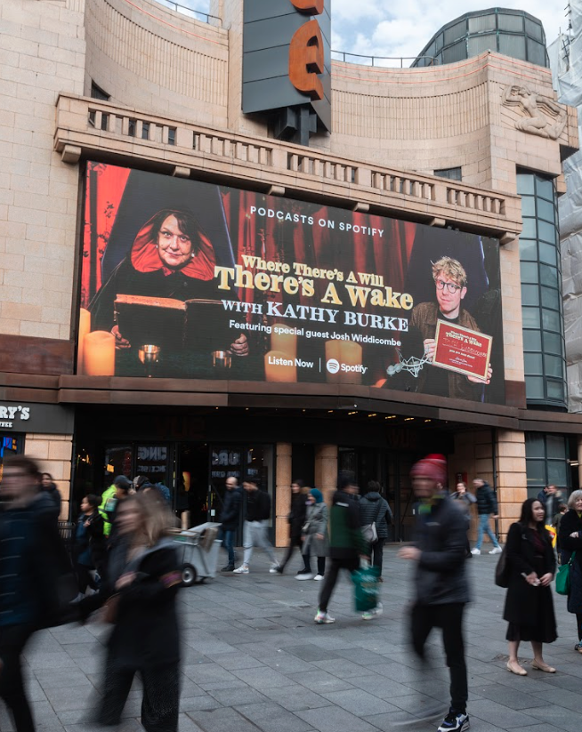 This week's ep is a blinder, we're not Joshing about 😉

Listen here: listen.sonymusic-podcasts.link/COCO57300

Special thanks to @SpotifyUK for the beautiful billboards 🖤 @KathyBurke #JoshWiddicombe