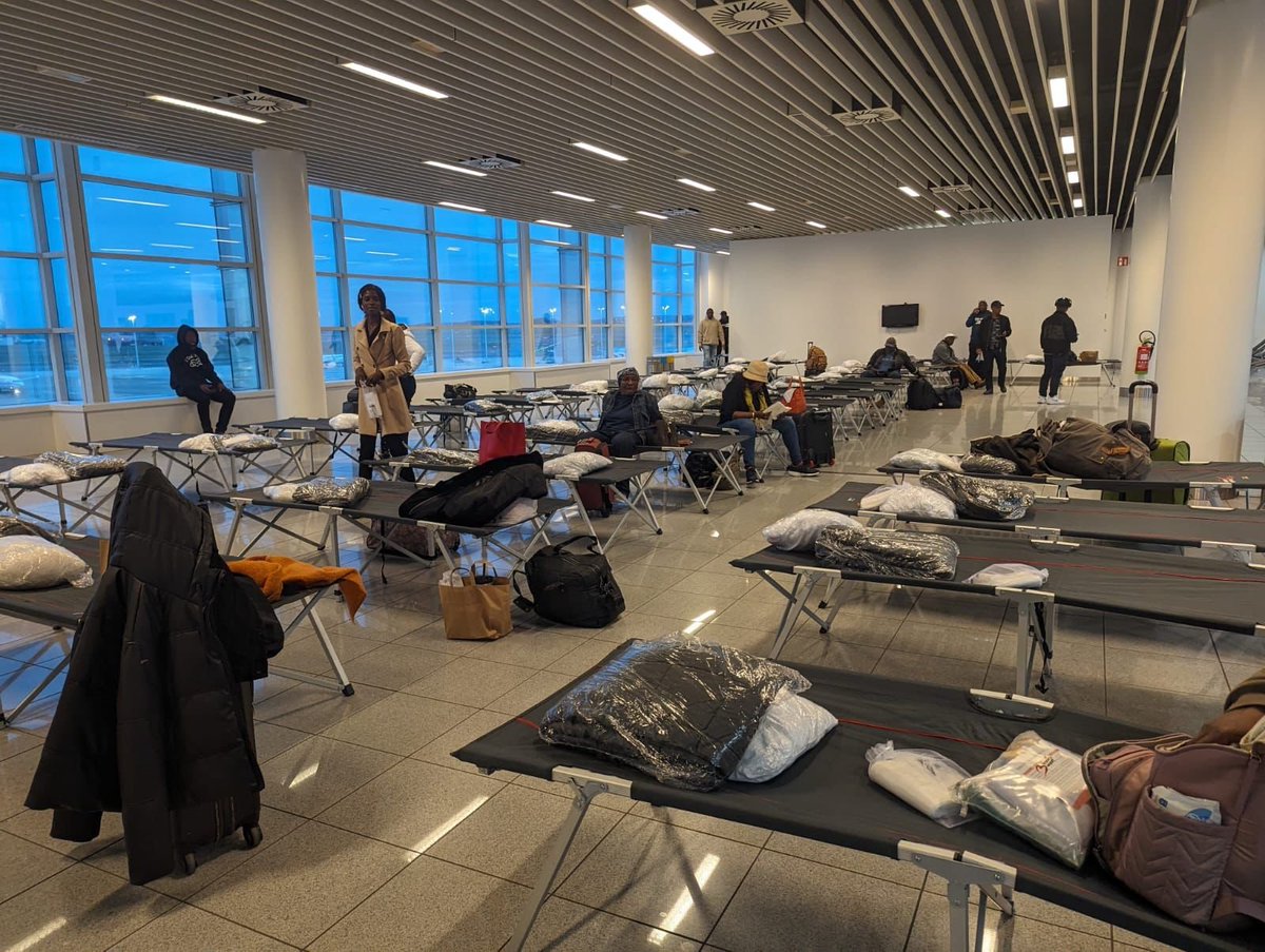 SN Brussels flight from Brussels 2 Freetown was cancelled yesterday &amp; rescheduled 4 today. Passengers with Liberian &amp; Sierra Leonean passports were given 15eu vouchers &amp; provided with camp beds like refugees,due to the color of their passports.Airlines must treat customers fairly