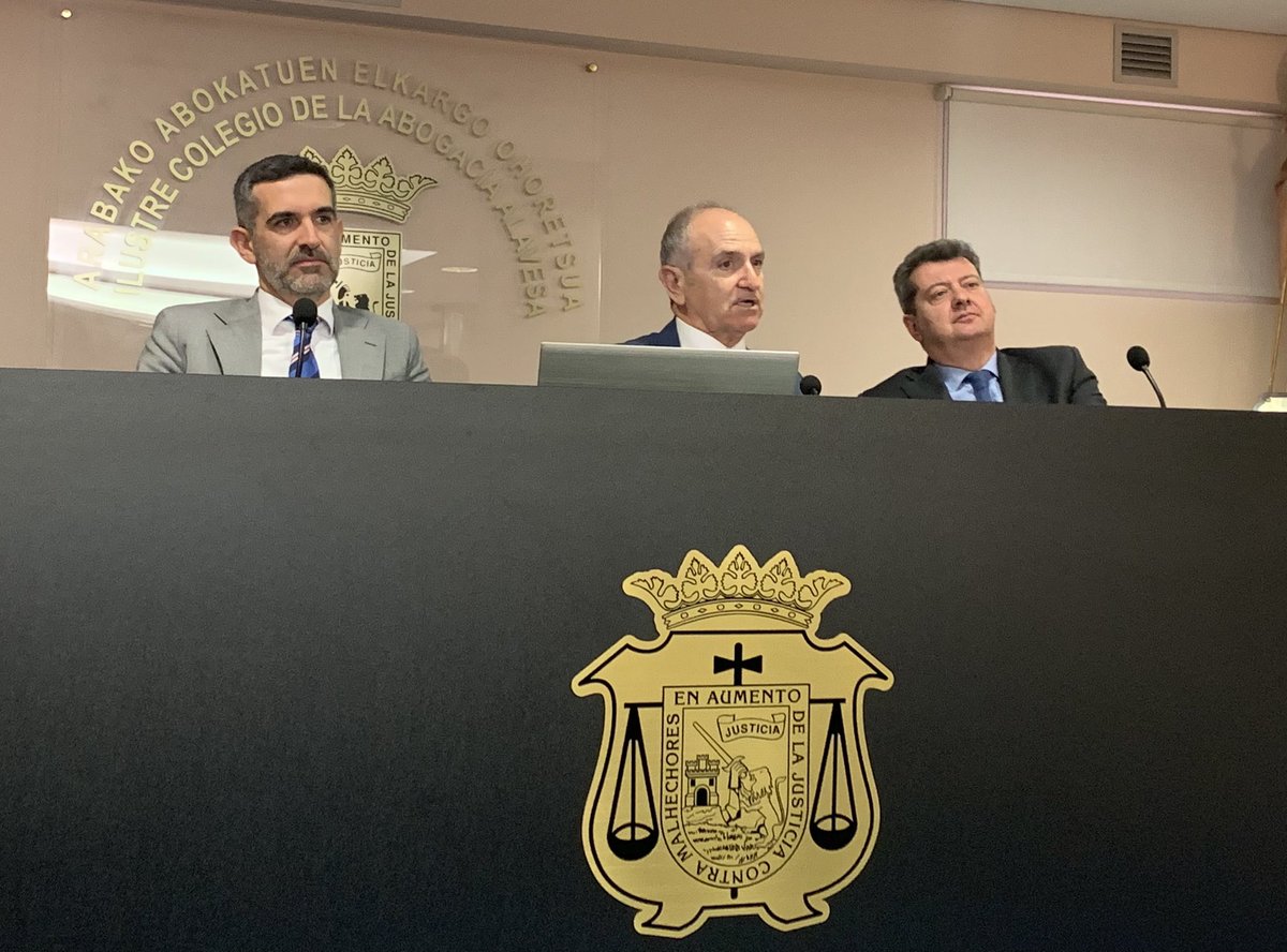 Hoy tenemos un muy buen plan de tarde: Curso de Derecho Bancario en el <a href="/icaalava/">ICA Alava/Araba</a> a cargo de <a href="/JesusFamilex/">Jesús Sánchez García</a> y <a href="/mundoedmundo/">Edmundo Rodriguez</a>, presentado por nuestro Decano <a href="/aechevarrieta/">anton echevarrieta</a>. Puro lujo. Todo un privilegio.