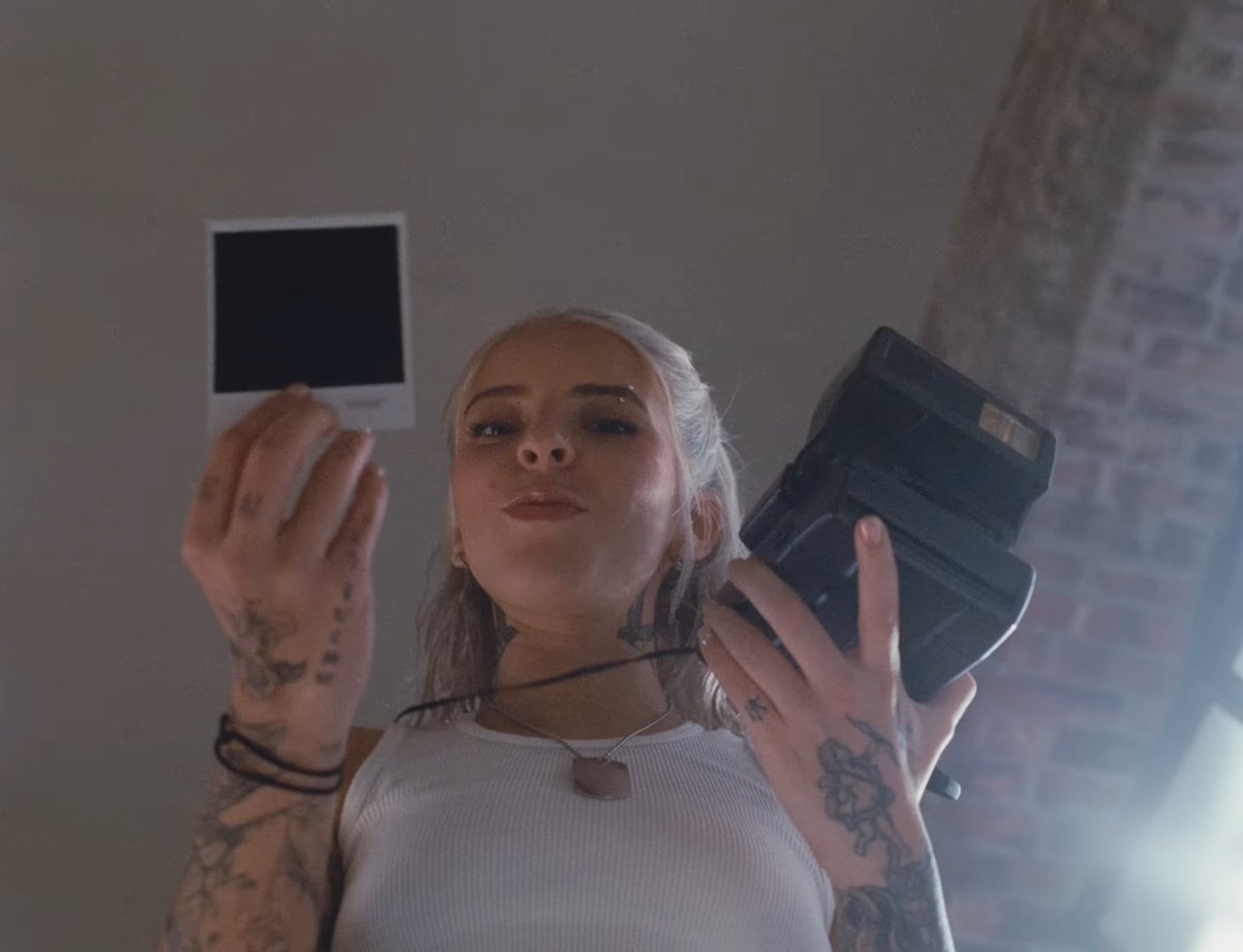 Yaredalarcon_'s tweet photo. cuando pensé que no me podía obsesionar y enamorar más de young miko, viene Karol g y le da material a mi imaginación 💗 https://t.co/3YTH2RFrqU